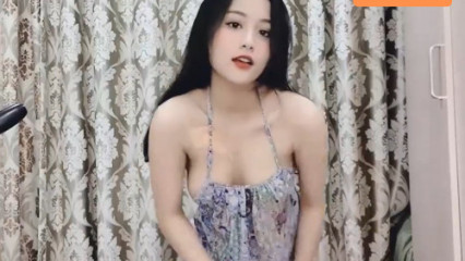[Sex Việt] Gái xinh live stream show hàng cực đã
